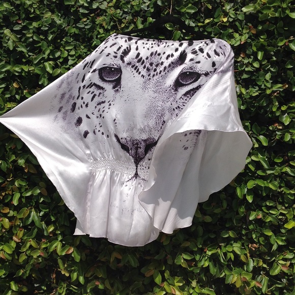 Flowy bebe satin blouse - Picture 2 of 3